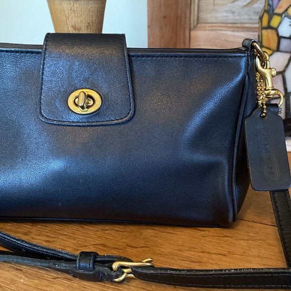 Coach genuine black leather crossbody bag - Picture 2 of 11
